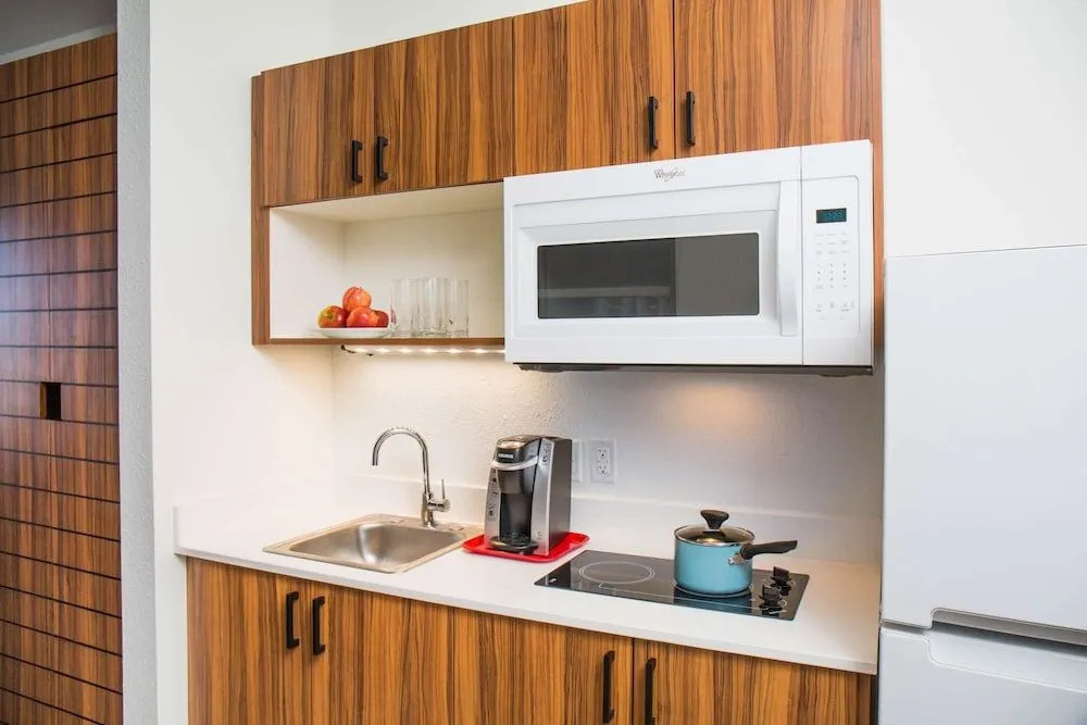 Uptown Suites Extended Stay Denver CO - Centennial