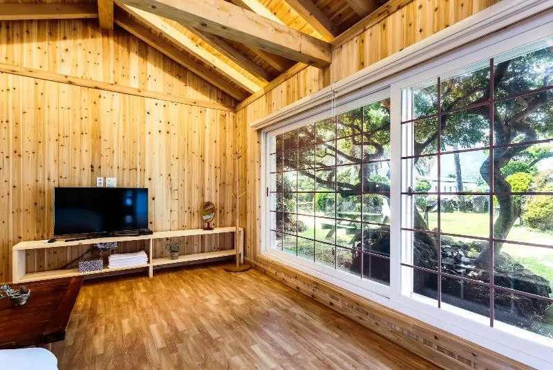 Seogwipo Neulbada Pet Pension