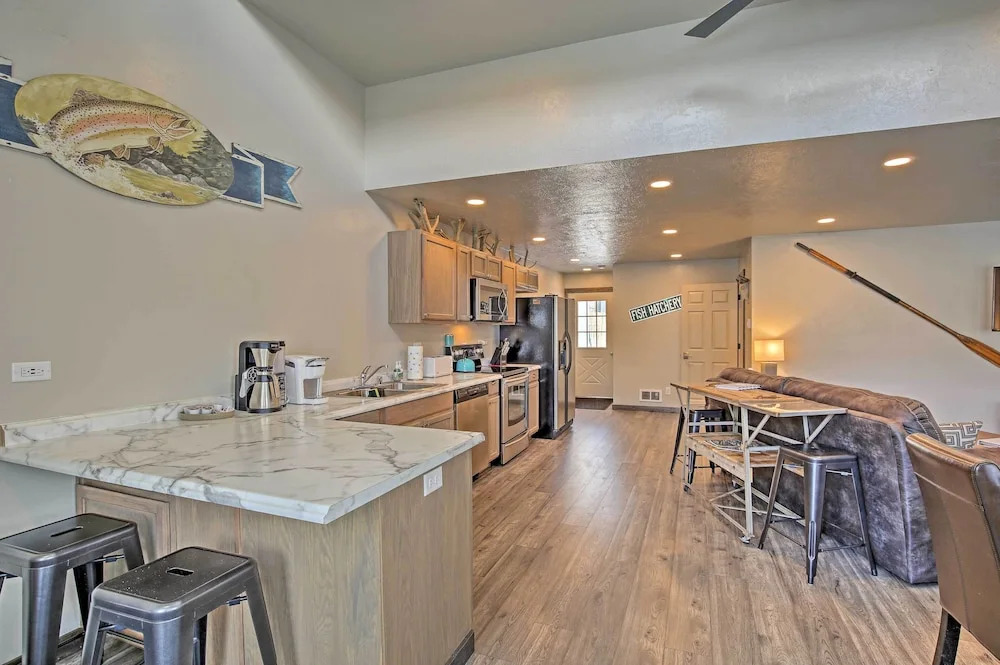 Charming Home - 1 Mi to Yellowstone National Park!