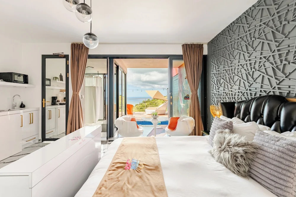 The View Luxe