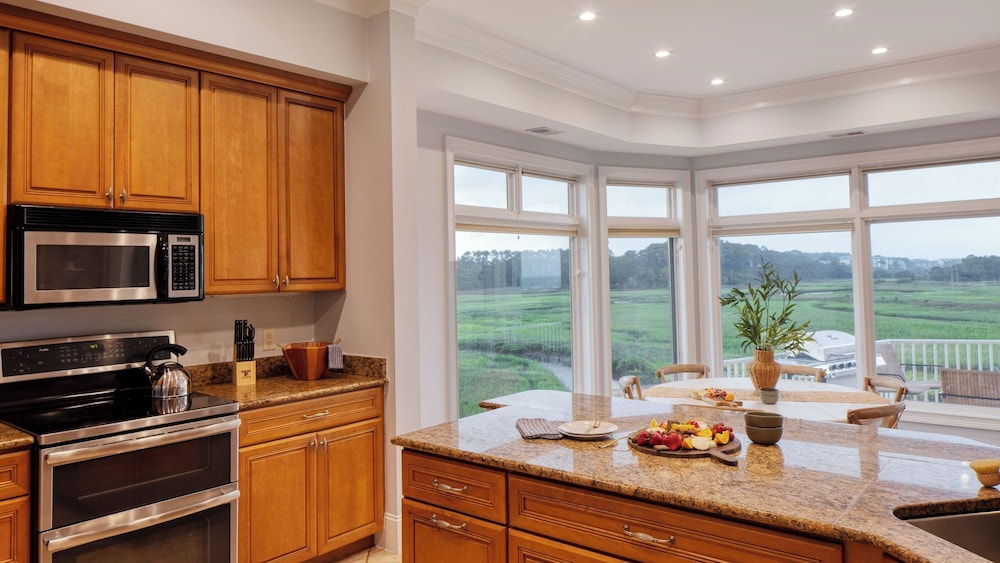 Sleeps 38 2 Homes, Steps to the Beach, Private Pool + Hottub, Game Room, Views