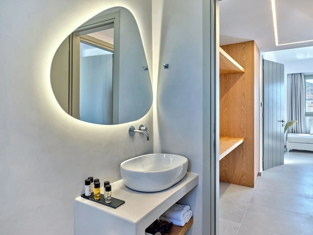 Paros Gem