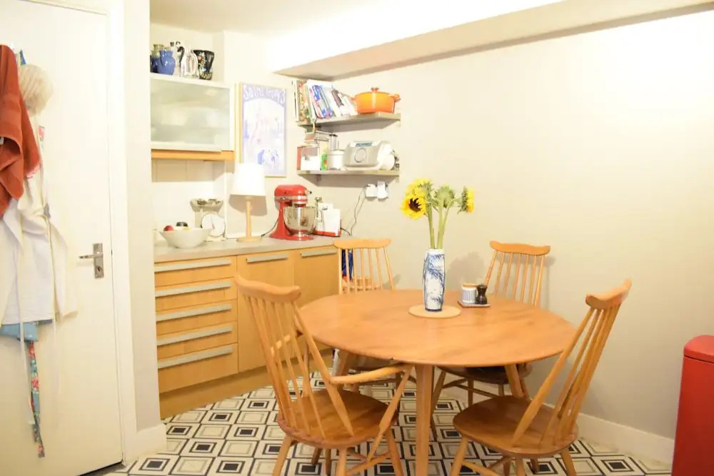 Spacious 1 Bedroom Victorian Apartment
