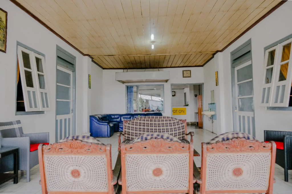 OYO Life 2638 Hotel Raya
