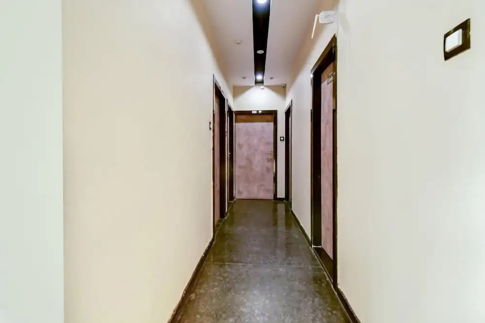 Hotel Frontier Royal