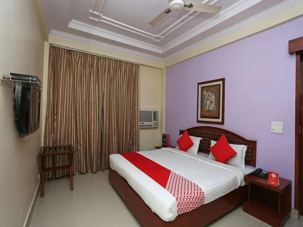 OYO 645 Hotel Tourist Deluxe