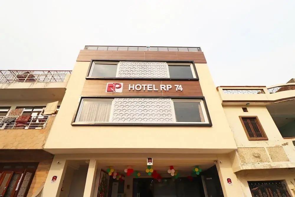 Hotel Rp 74 By OYO Rooms