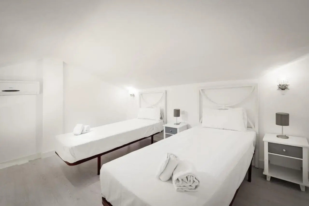 Estepona - Playa - Villa de 3 dormitorios con acceso directo a la piscina y al lado del mar Si7