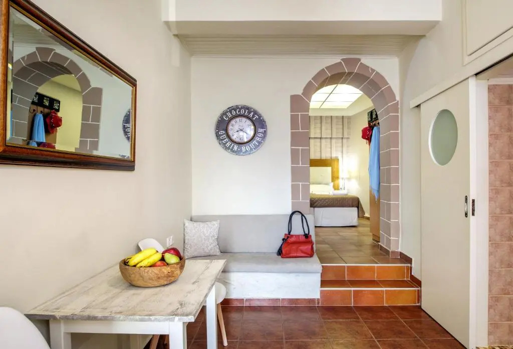 AnnaView Apartments & Suites