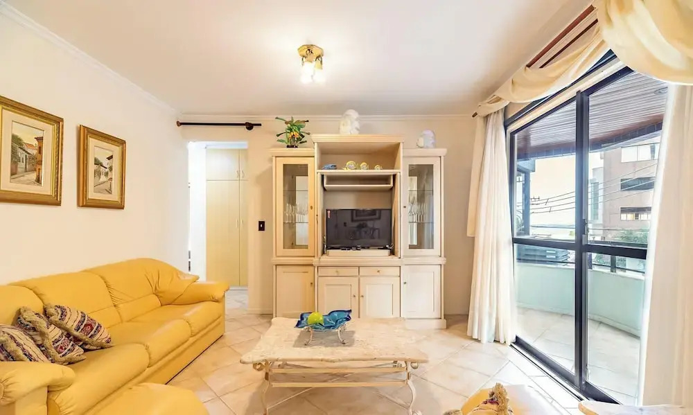 3BR Apt w/ BBQ 80m From Beach Erv0101