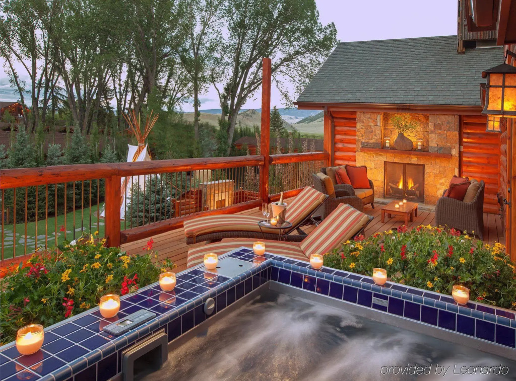 Rustic Inn Creekside