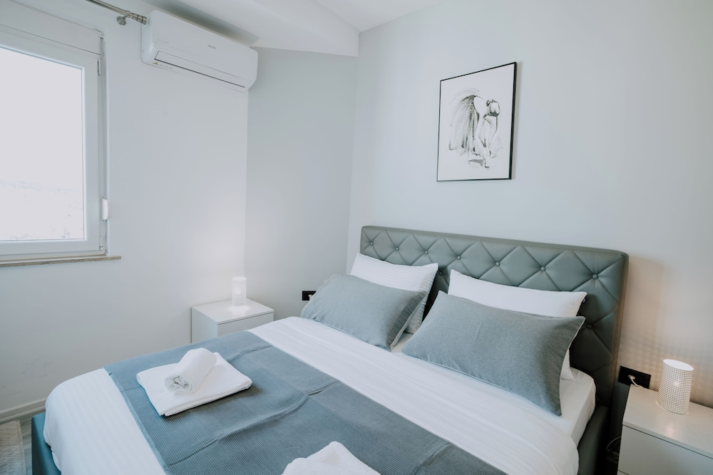 Elrea Living 2 Central 1BR with Dajti & Skyline View