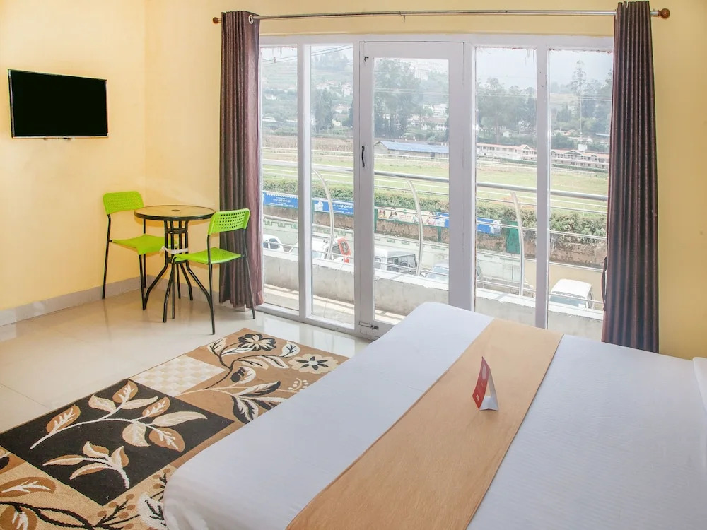 OYO 10673 Time Palace Residency