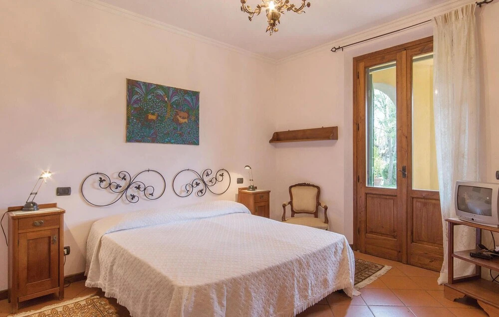 Awesome Home in Castiglione Del Lago With 7 Bedrooms, Outdoor Swimming Pool and Wifi