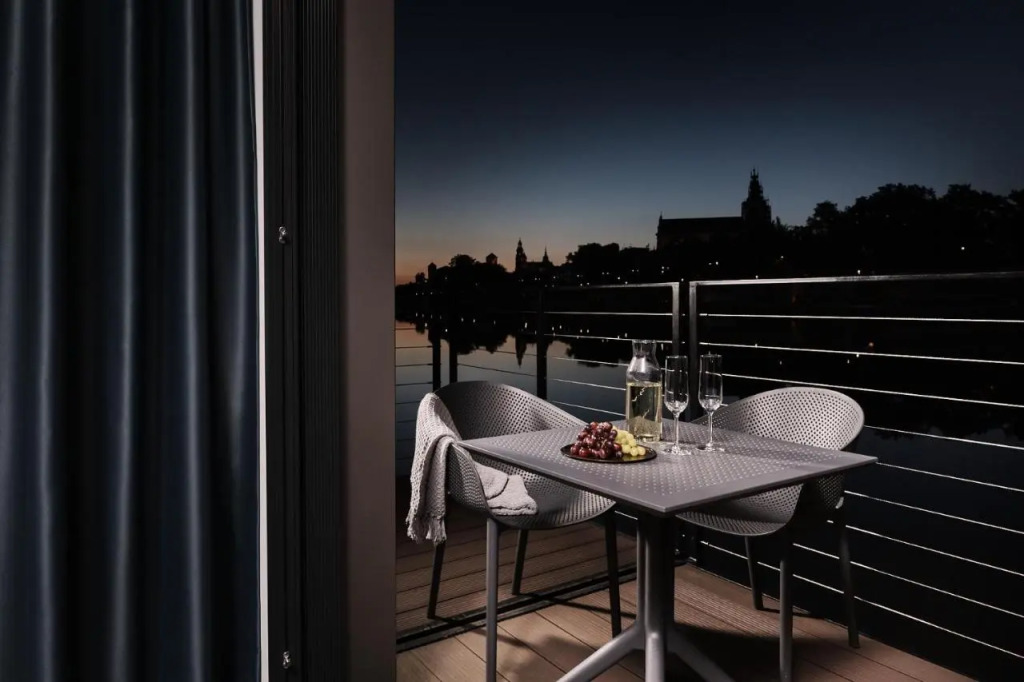 New Port Apartments on the River