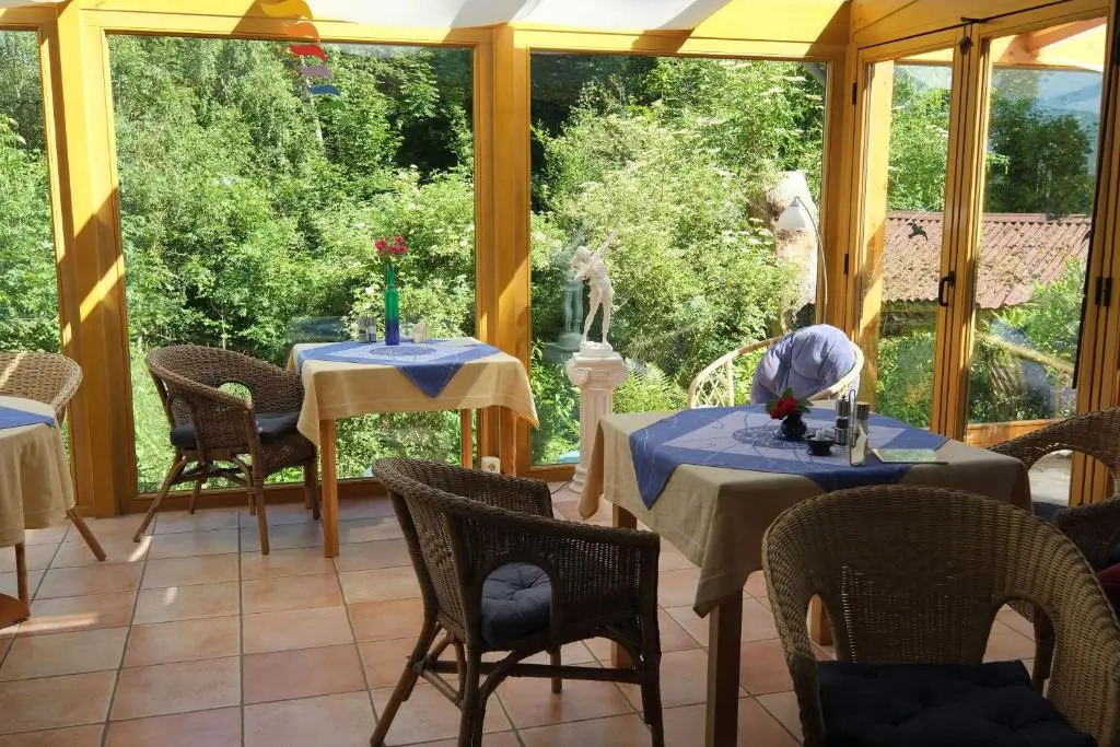 Frauenpension Arleta - Women only (только для женщин)