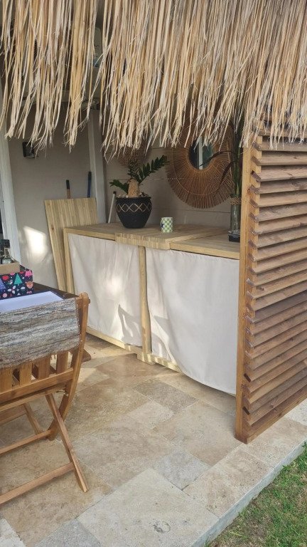 studio cosi, jardin privé, vue magique depuis piscine à débordement de la résidence