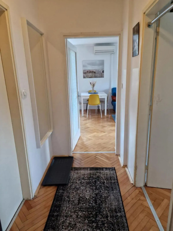 Lovely condo with free parking