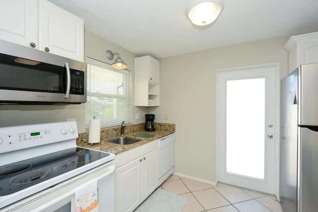 Canal 315 - Right in Siesta Key Village!