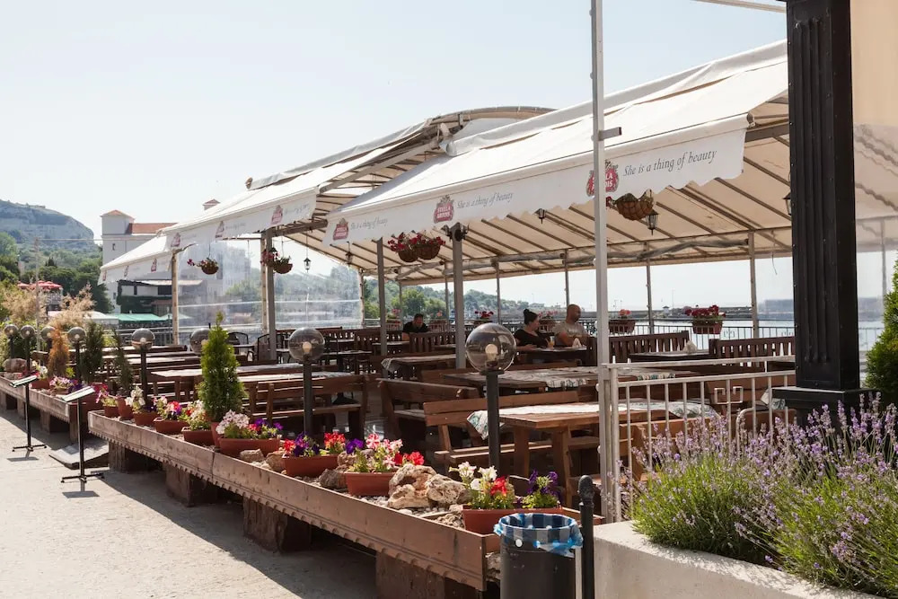 Iris Hotel