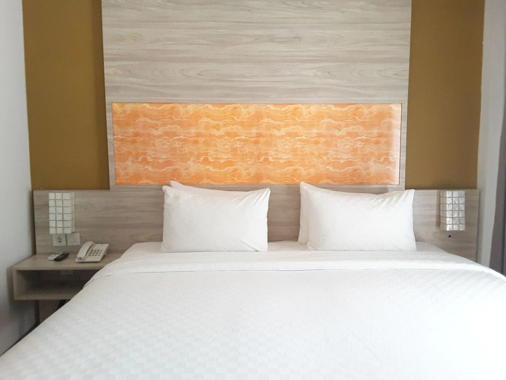 Front One Akshaya Hotel Karawang