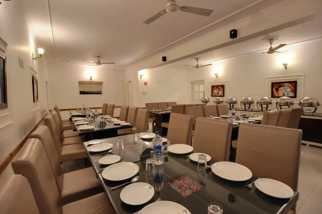 Neelesh Inn - Luxury Lake View Resort with Swimming Pool on Bhimtal Lake