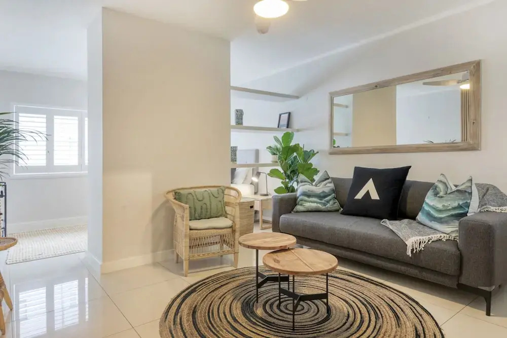 Chic Sea Point Retreat Walk to the Promenade Caf s