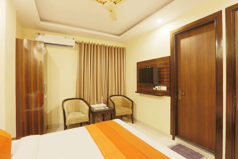 Hotel Viva Palace By OPO,Free Airport Pick up & Drop
