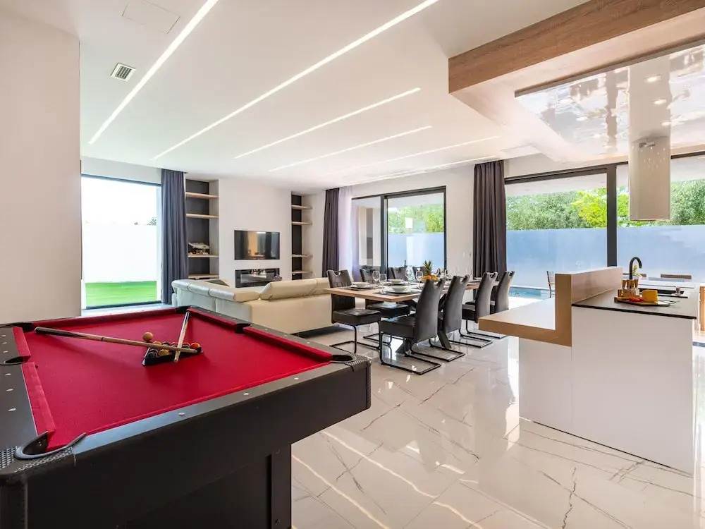 Luxury Villa With Private Indoor and Outdoor Pool