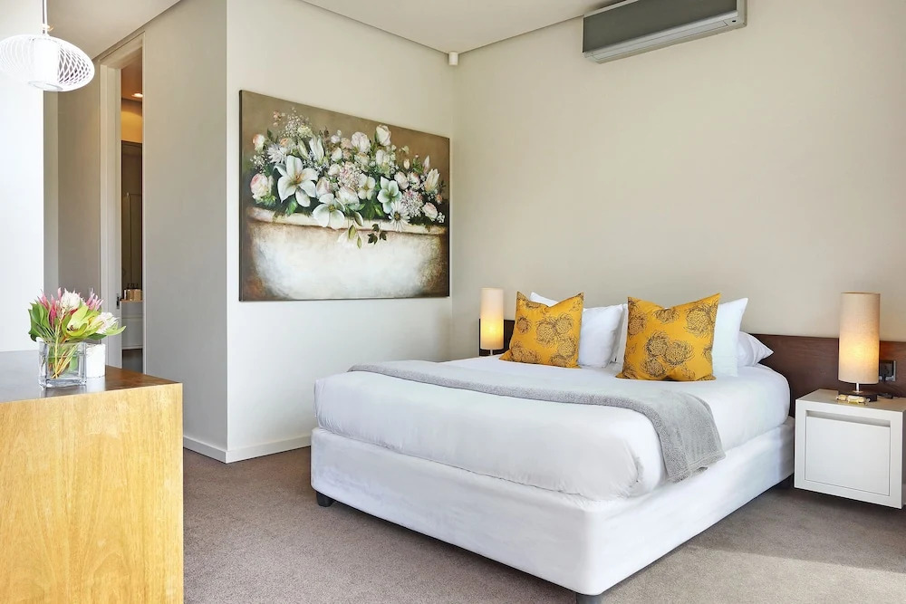 Luxury 5-star Private 4-bed Villa With Pool and Views Close to Camps Bay Beach