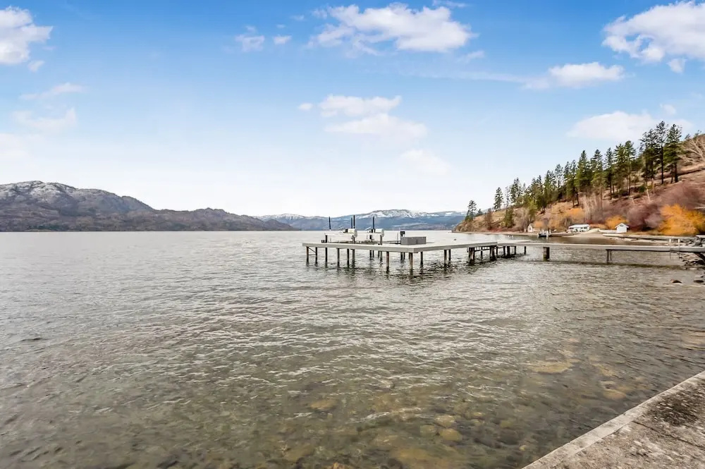Perfect Getaway Cabin in the Okanagan 6