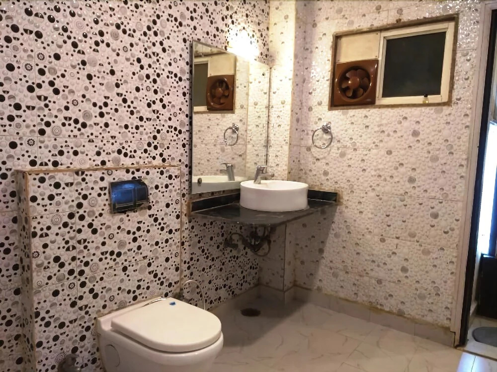 Hotel Golden Wings 2 mnts New Delhi railway station