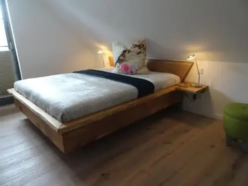 Rosenberg 13 Wohnung 1d DG re