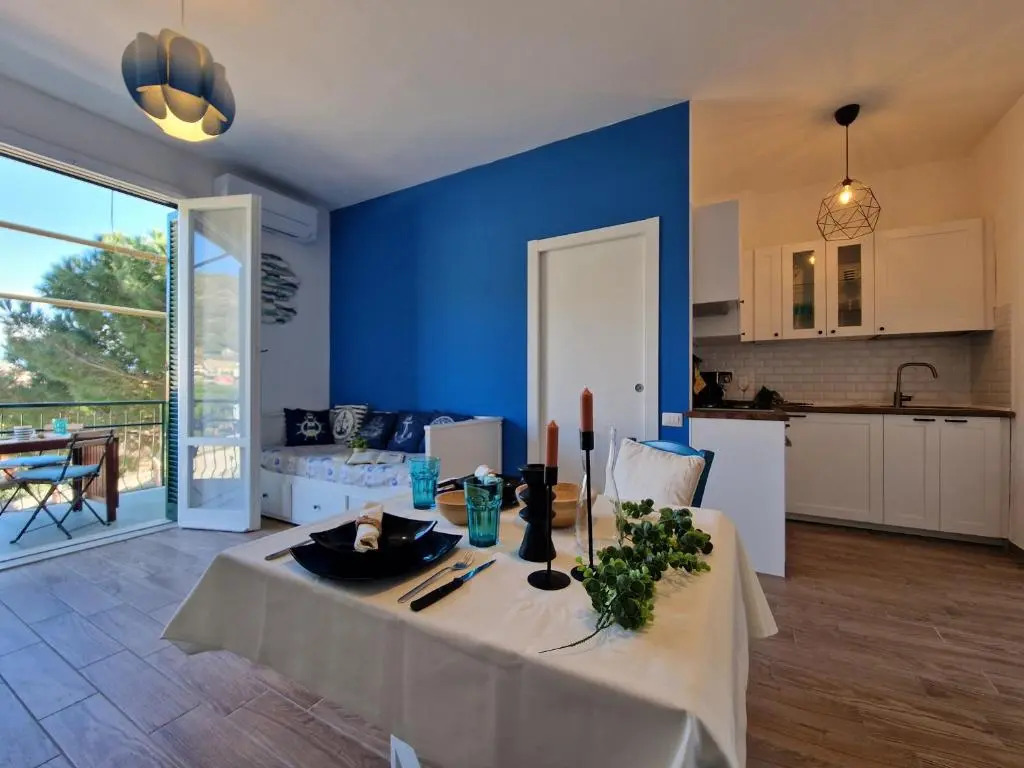 650 metri dal Mare - WiFi - Terrazzo - Piscina - A/C