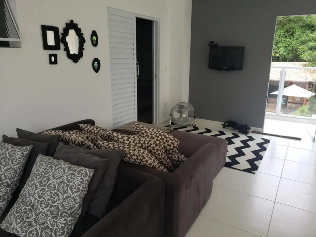 Casa com piscina e churrasqueira em Massaguaçu SP