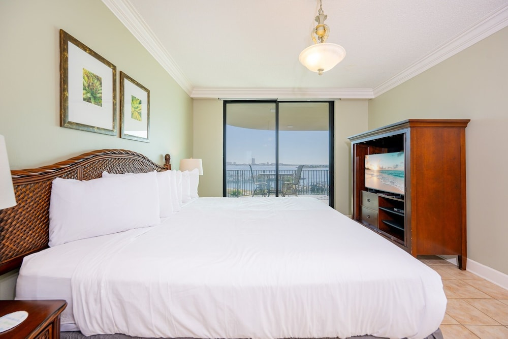 Phoenix On The Bay 1405 3 Bedroom Condo