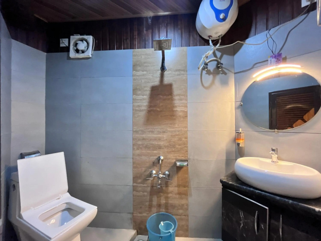 Traditional Hotel & Restaurant !! Kurseong !! Best Hotel in Kurseong