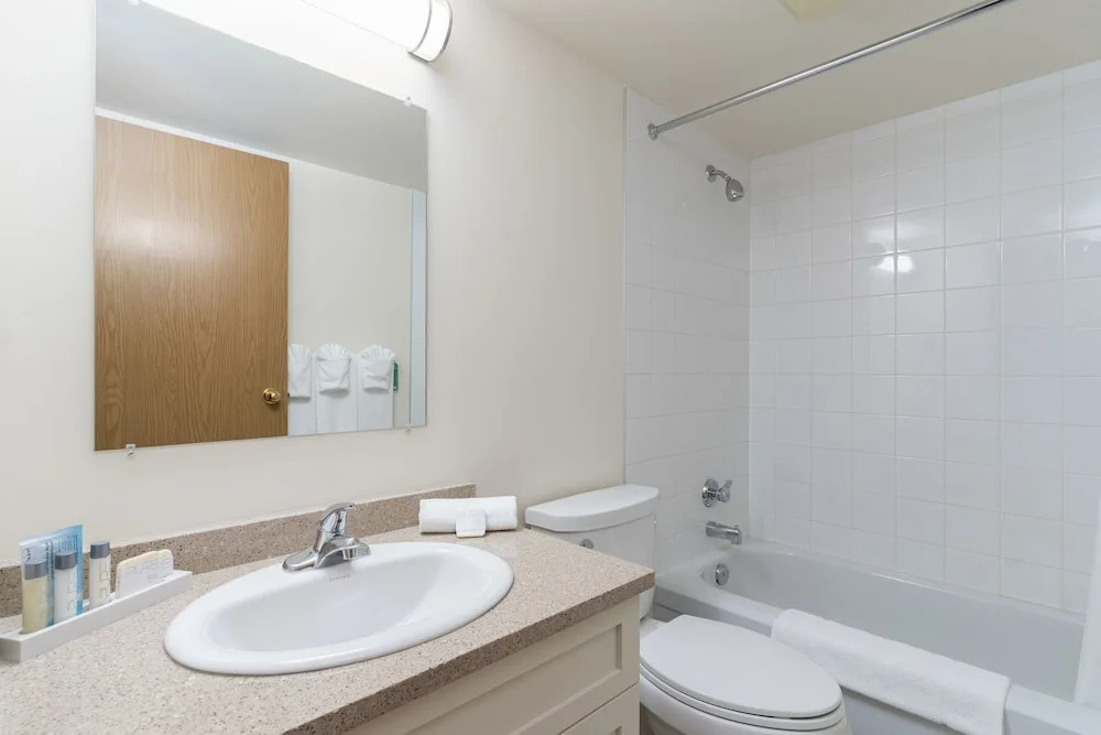 Fort Garry Place Furnished Suites