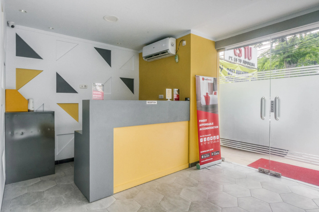 RedDoorz Plus at Cideng Timur