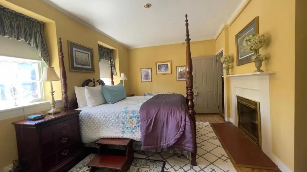 Wayside Inn Bed and Breakfast