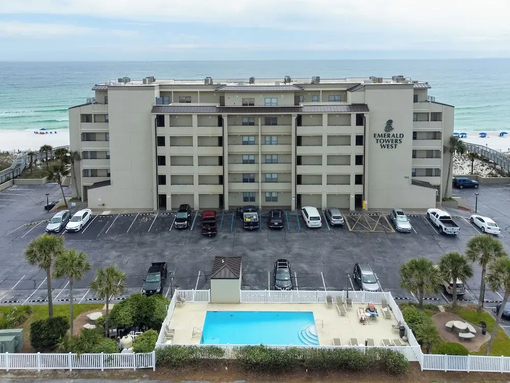 Emerald Towers West 3001 - Cozy Cove