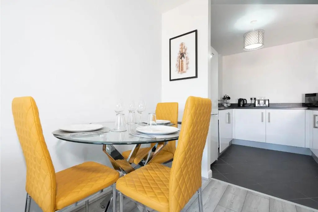 MAEVELA Apartments - Cube View City Centre Apartment - With Balcony View of The Cube - PS4 & Smart TV's