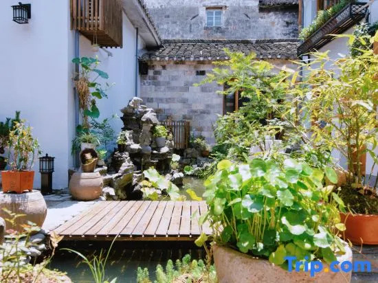 Hutong Li Zhumengju Inn