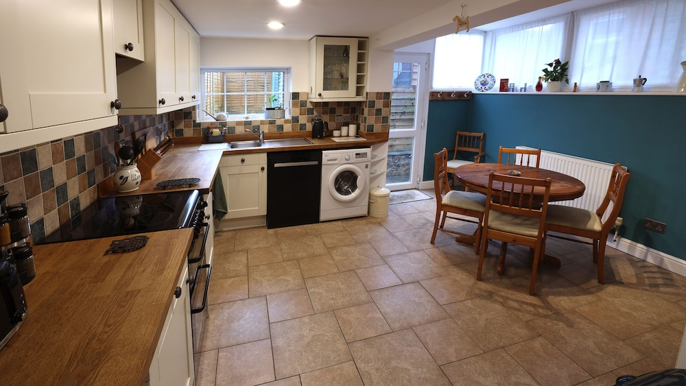 Charming 2Br Edwardian House In Market Town