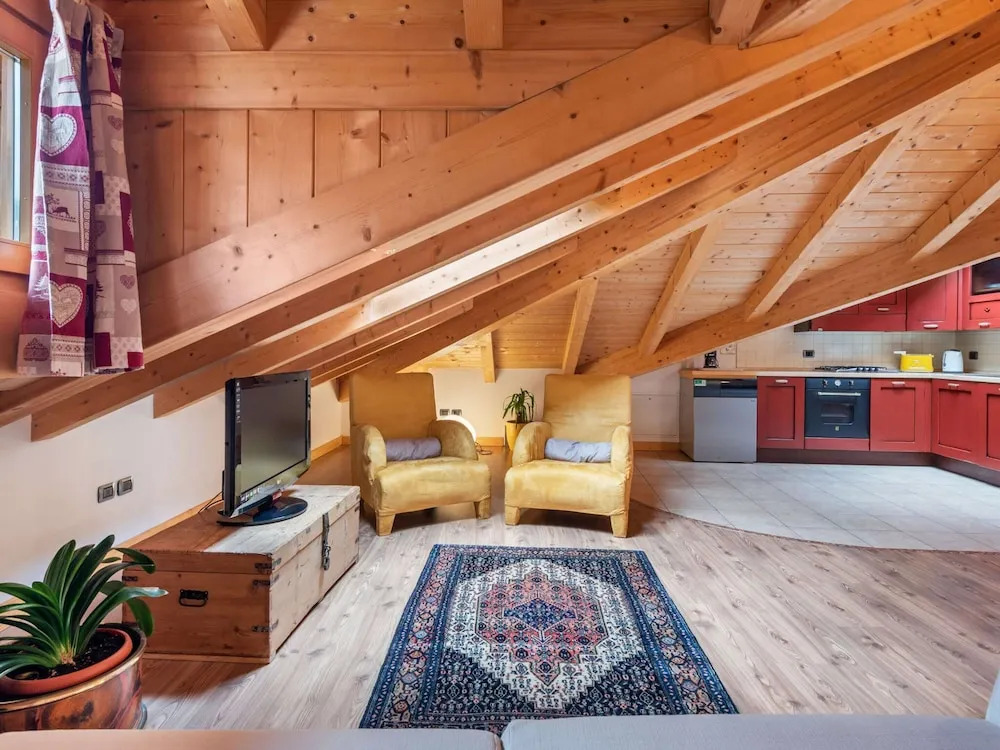 Belvilla by OYO Charming Apartment in Brez With TV