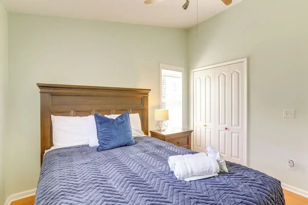 4 Mi to Beaches: Alluring Largo Hideaway!