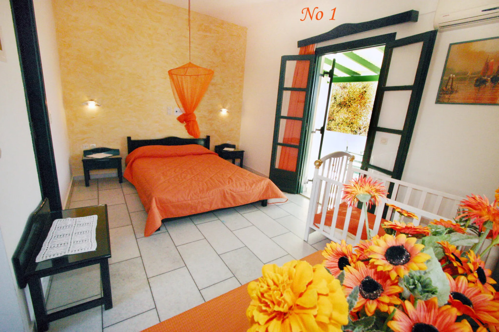 Studios Vrettos Beachside Hotel