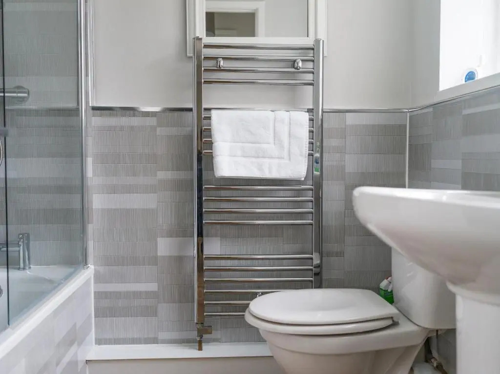East House-Sleeps 5-Pet friendly-Garden-Parking