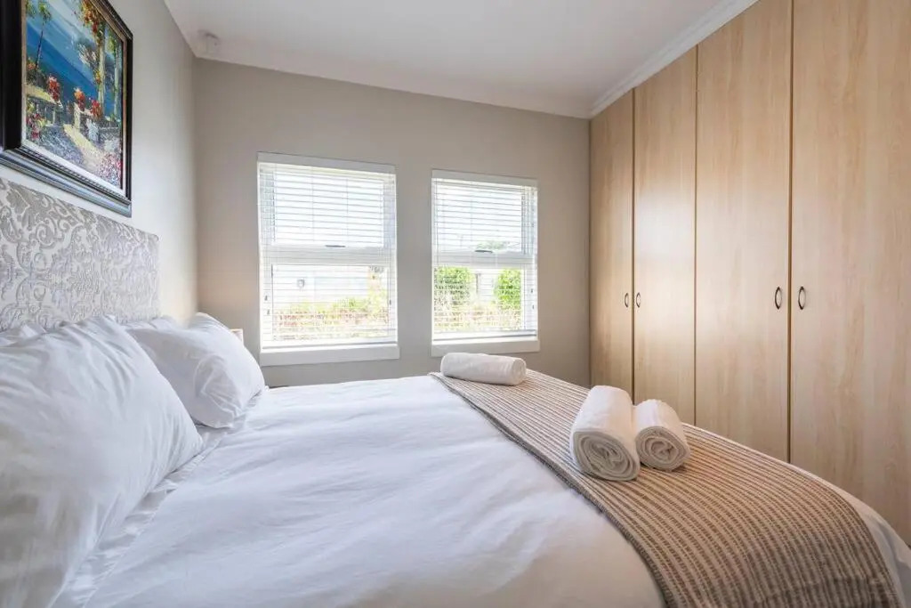 Sedgefield - Quick WALK to Beach. REDUCED Winter Rates - Sleeps 6 Guests