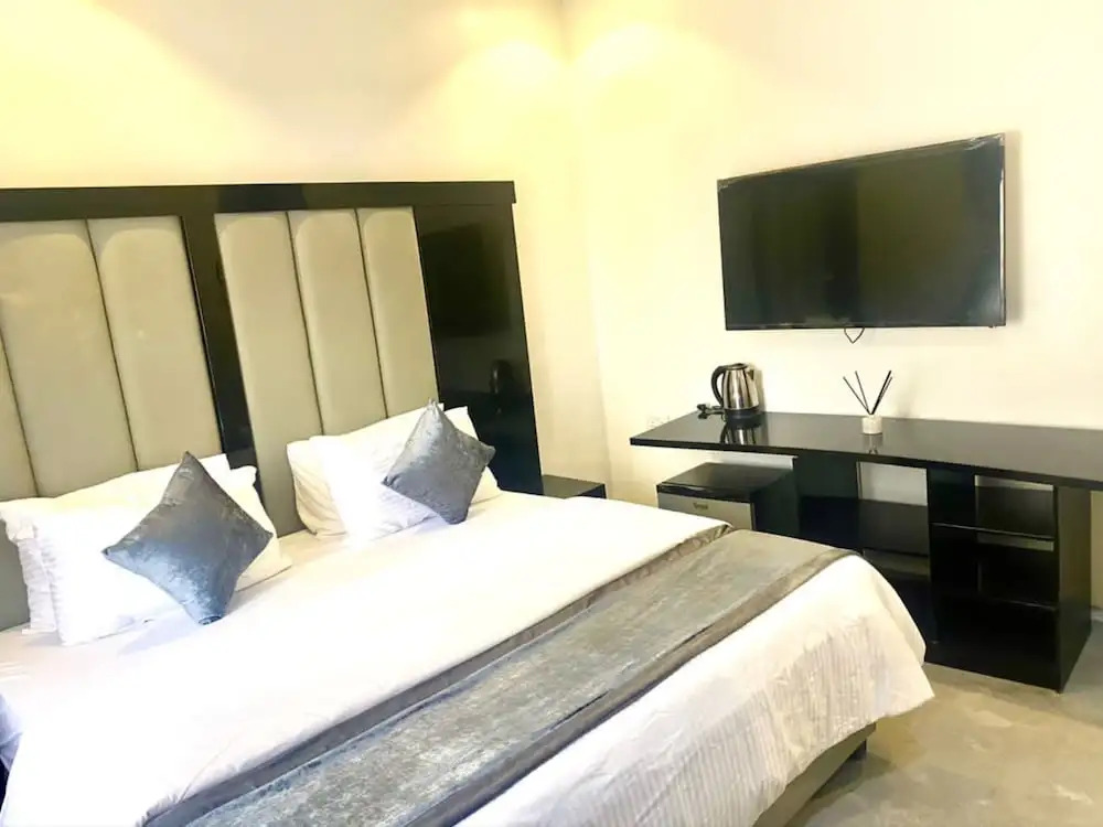 Rush Lagos Hotel Suites And Launge